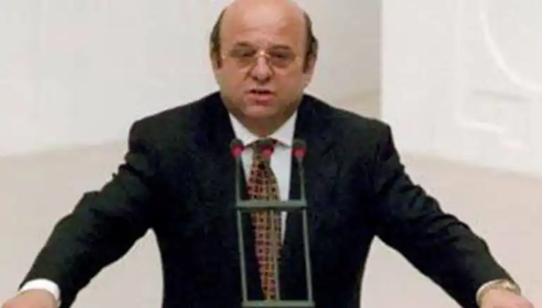 Eski Bakanımız Hayatını Kaybetti